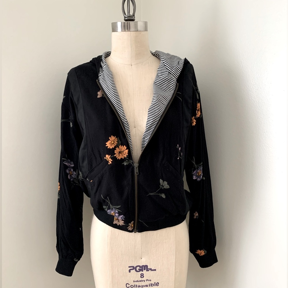 Saltwater Luxe Women’s Black Floral Bomber Jacket- Size S